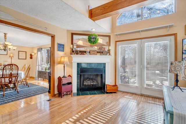 100 Sandpiper DR, Huddleston, VA 24104