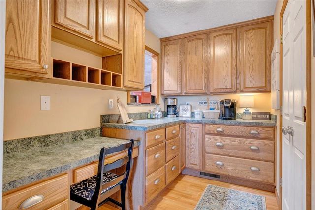 100 Sandpiper DR, Huddleston, VA 24104