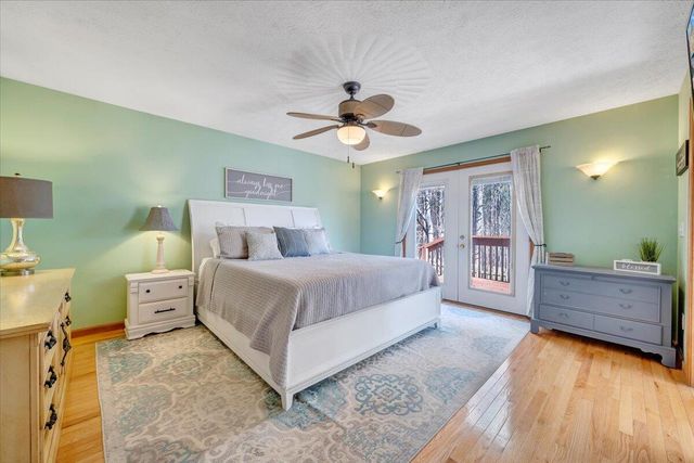 100 Sandpiper DR, Huddleston, VA 24104