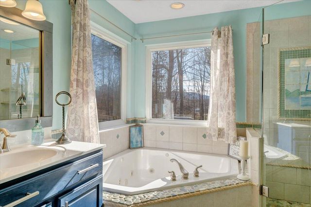 100 Sandpiper DR, Huddleston, VA 24104