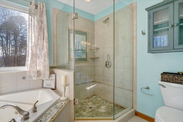 100 Sandpiper DR, Huddleston, VA 24104