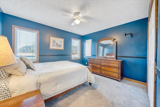 100 Sandpiper DR, Huddleston, VA 24104