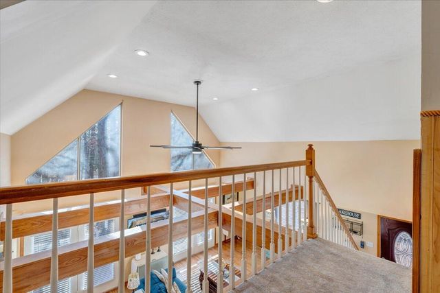 100 Sandpiper DR, Huddleston, VA 24104