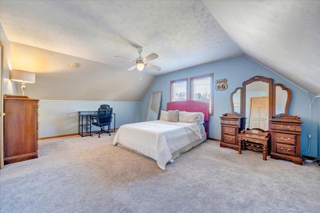 100 Sandpiper DR, Huddleston, VA 24104