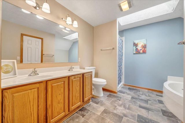 100 Sandpiper DR, Huddleston, VA 24104