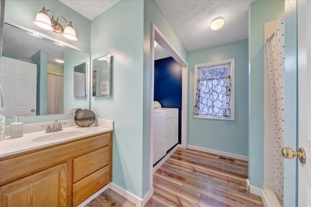 100 Sandpiper DR, Huddleston, VA 24104