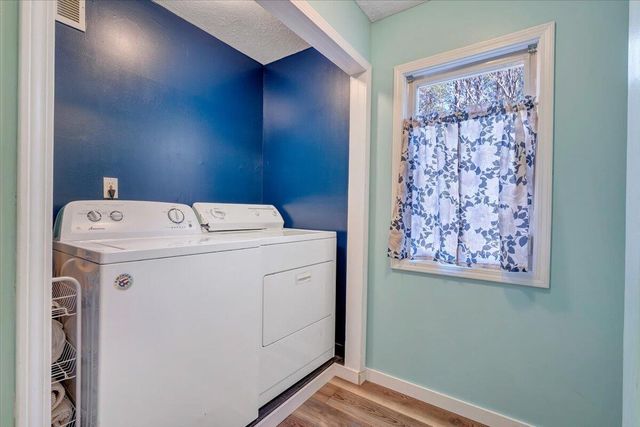 100 Sandpiper DR, Huddleston, VA 24104