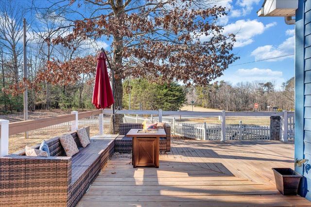 100 Sandpiper DR, Huddleston, VA 24104