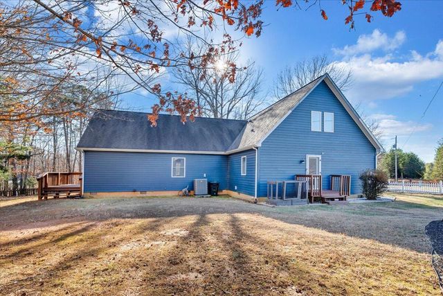 100 Sandpiper DR, Huddleston, VA 24104