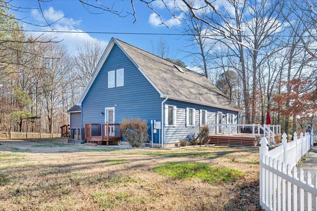 100 Sandpiper DR, Huddleston, VA 24104