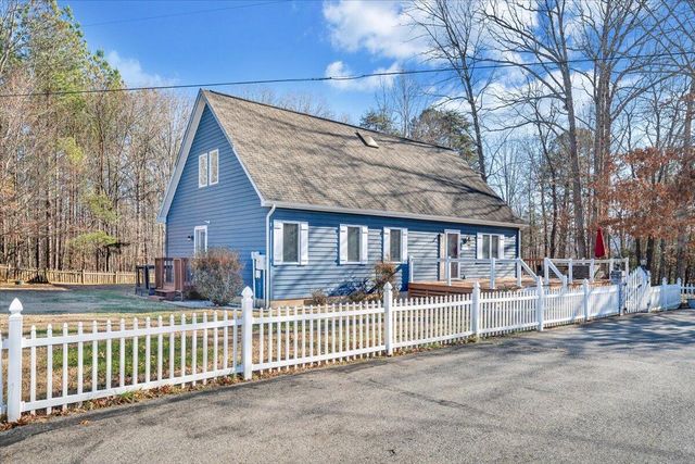 100 Sandpiper DR, Huddleston, VA 24104