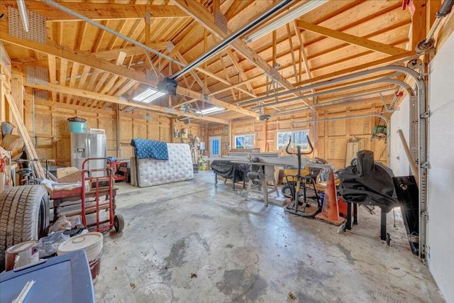 100 Sandpiper DR, Huddleston, VA 24104