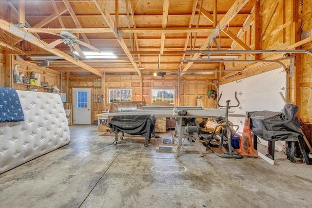 100 Sandpiper DR, Huddleston, VA 24104