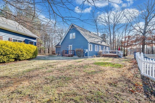 100 Sandpiper DR, Huddleston, VA 24104