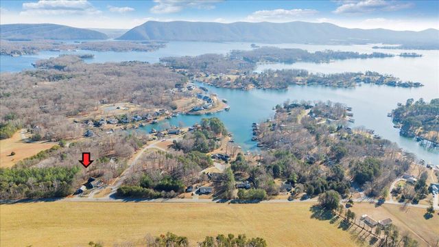 100 Sandpiper DR, Huddleston, VA 24104