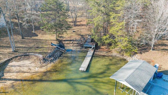 100 Sandpiper DR, Huddleston, VA 24104