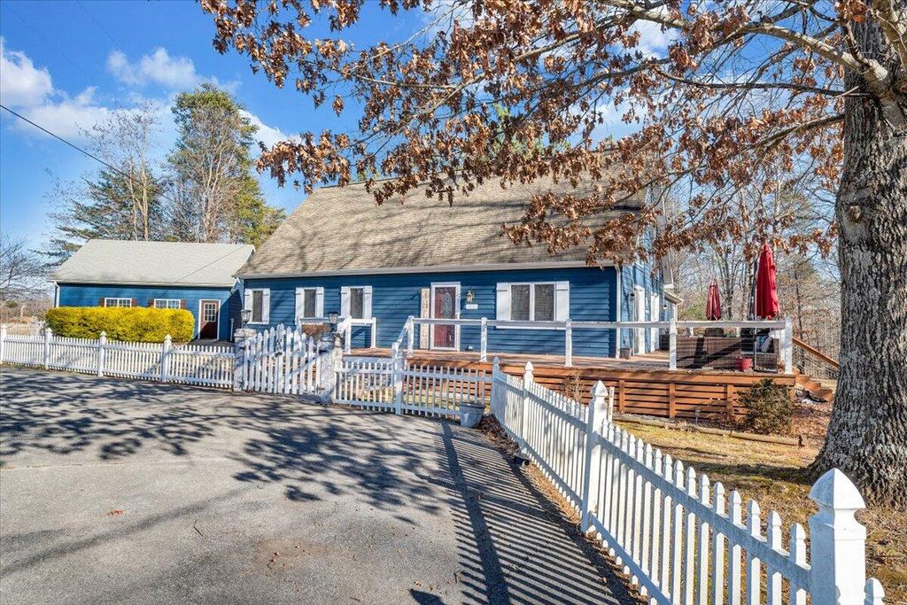 100 Sandpiper DR, Huddleston, VA 24104