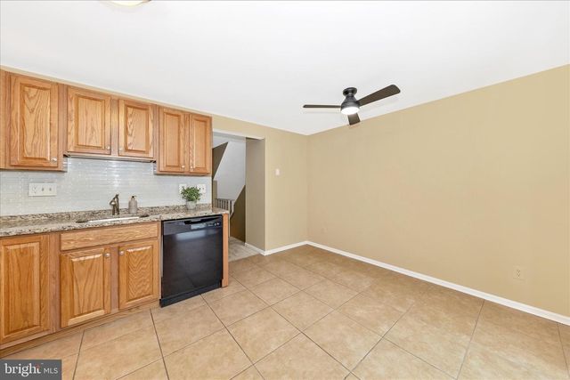 20559 STRATH HAVEN, Gaithersburg, MD 20886