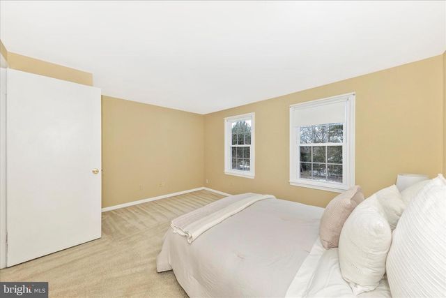 20559 STRATH HAVEN, Gaithersburg, MD 20886