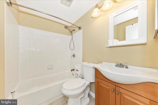 20559 STRATH HAVEN, Gaithersburg, MD 20886