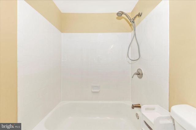 20559 STRATH HAVEN, Gaithersburg, MD 20886