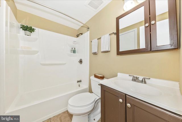 20559 STRATH HAVEN, Gaithersburg, MD 20886