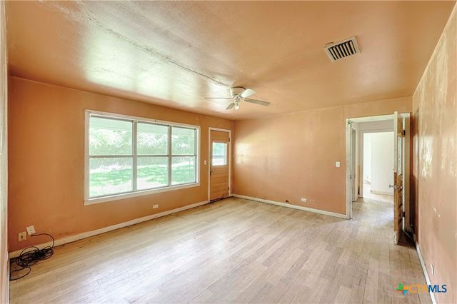 401 S Market Street, Hallettsville, TX 77964