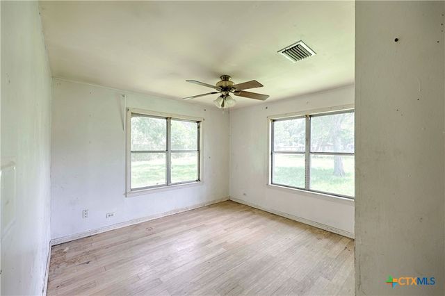 401 S Market Street, Hallettsville, TX 77964