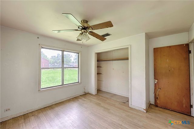 401 S Market Street, Hallettsville, TX 77964