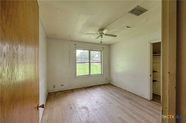 401 S Market Street, Hallettsville, TX 77964