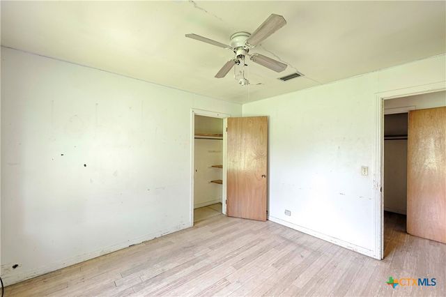 401 S Market Street, Hallettsville, TX 77964