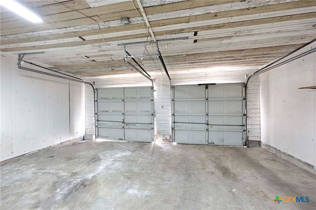 401 S Market Street, Hallettsville, TX 77964