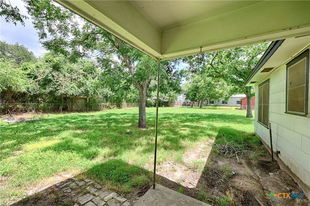 401 S Market Street, Hallettsville, TX 77964