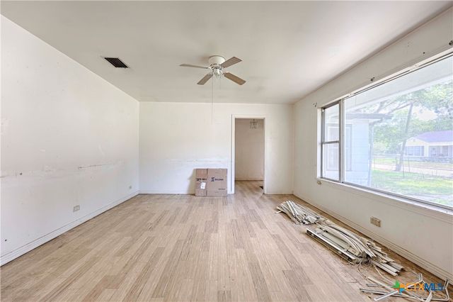 401 S Market Street, Hallettsville, TX 77964