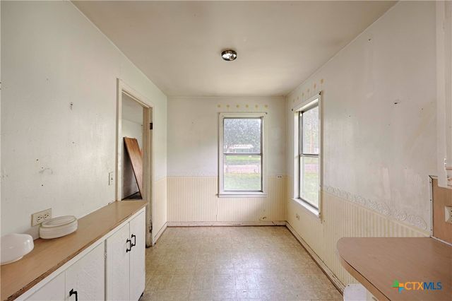 401 S Market Street, Hallettsville, TX 77964