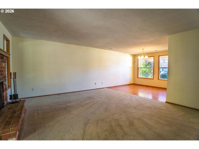 1742 Ne RAYWANDA Ct, Salem, OR 97301