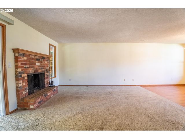 1742 Ne RAYWANDA Ct, Salem, OR 97301