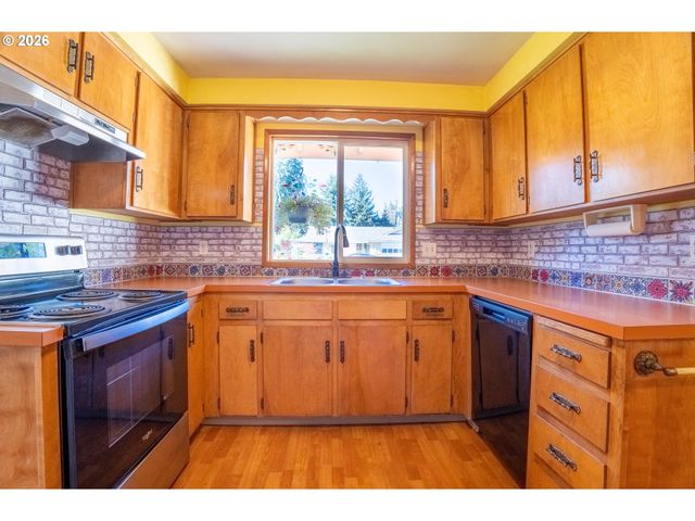 1742 Ne RAYWANDA Ct, Salem, OR 97301