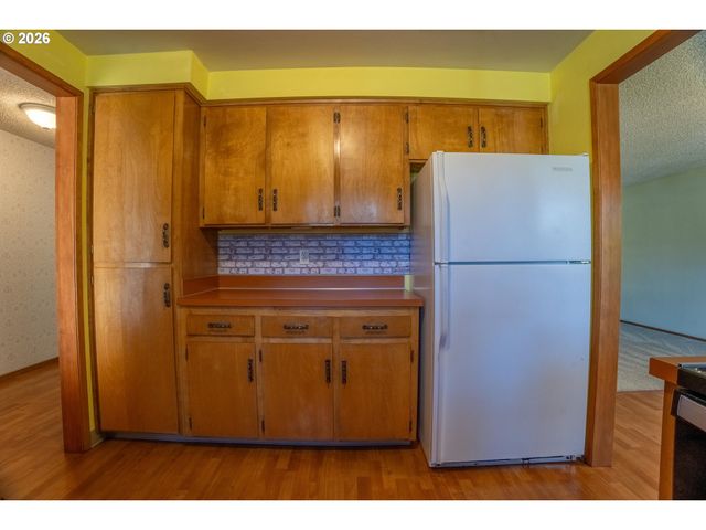 1742 Ne RAYWANDA Ct, Salem, OR 97301