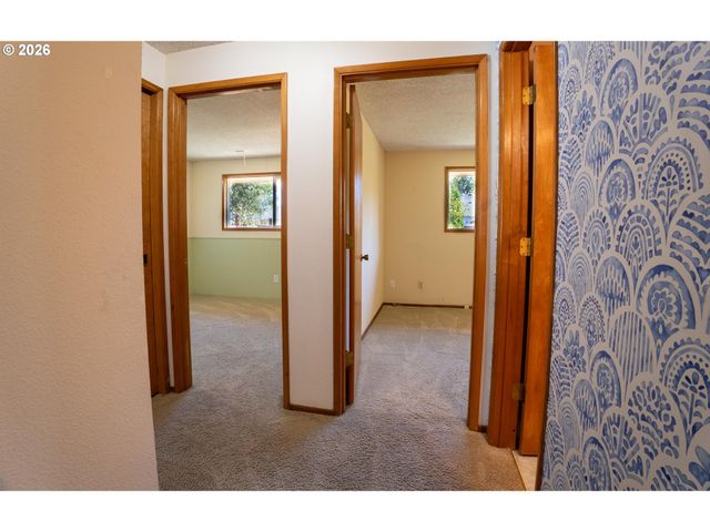 1742 Ne RAYWANDA Ct, Salem, OR 97301