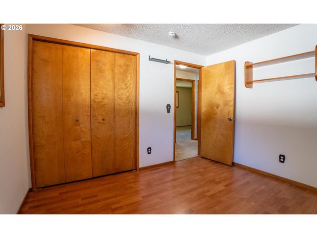 1742 Ne RAYWANDA Ct, Salem, OR 97301
