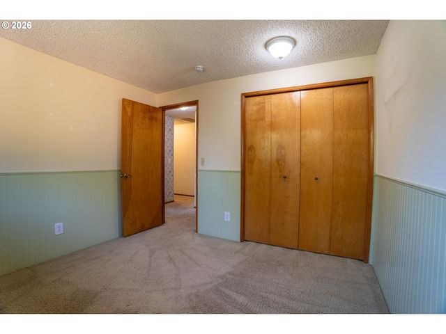 1742 Ne RAYWANDA Ct, Salem, OR 97301