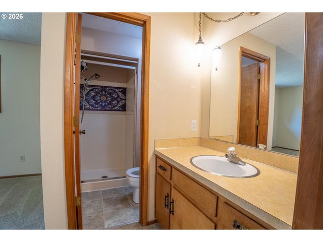 1742 Ne RAYWANDA Ct, Salem, OR 97301