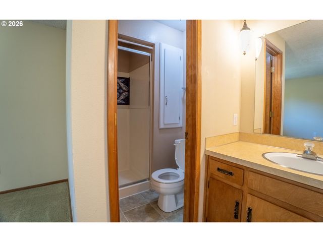 1742 Ne RAYWANDA Ct, Salem, OR 97301