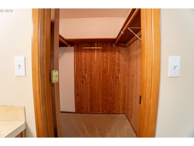 1742 Ne RAYWANDA Ct, Salem, OR 97301