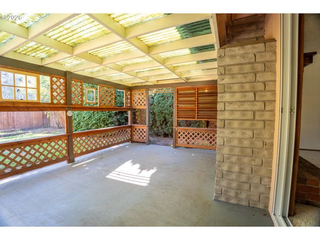 1742 Ne RAYWANDA Ct, Salem, OR 97301