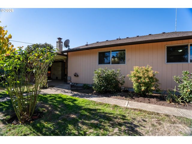 1742 Ne RAYWANDA Ct, Salem, OR 97301