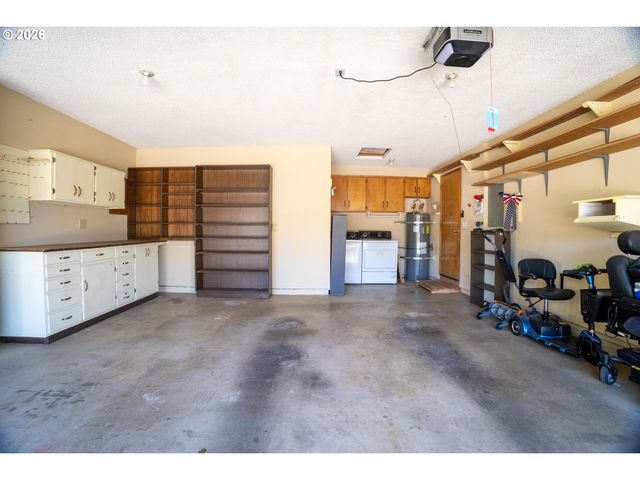 1742 Ne RAYWANDA Ct, Salem, OR 97301