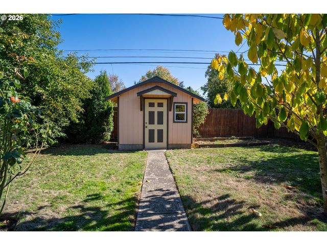 1742 Ne RAYWANDA Ct, Salem, OR 97301