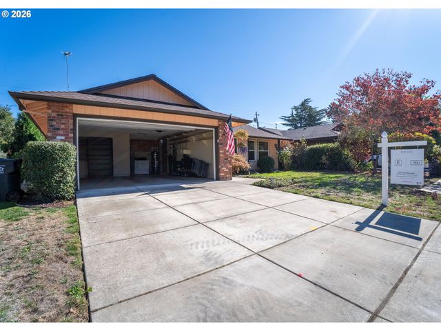 1742 Ne RAYWANDA Ct, Salem, OR 97301